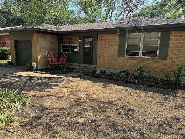 Photo of 2000 Redwood Pl