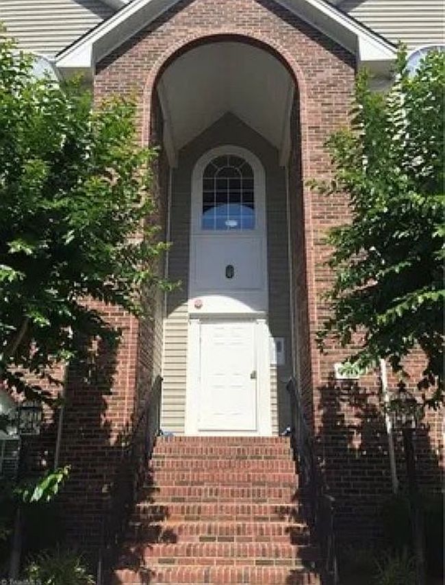Photo of 521 Scholastic Ct, Winston Salem, NC