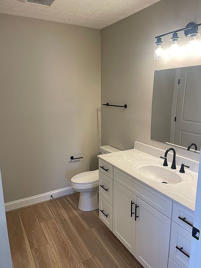 Image of 402 W Rock Rd