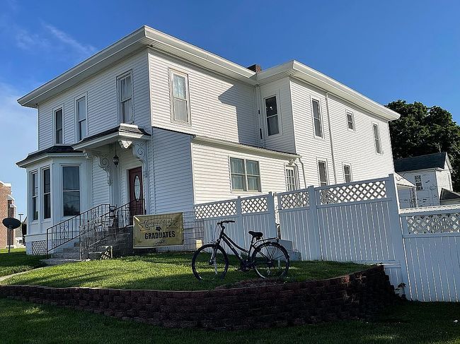 Photo of 301 W Benton St, Windsor, MO