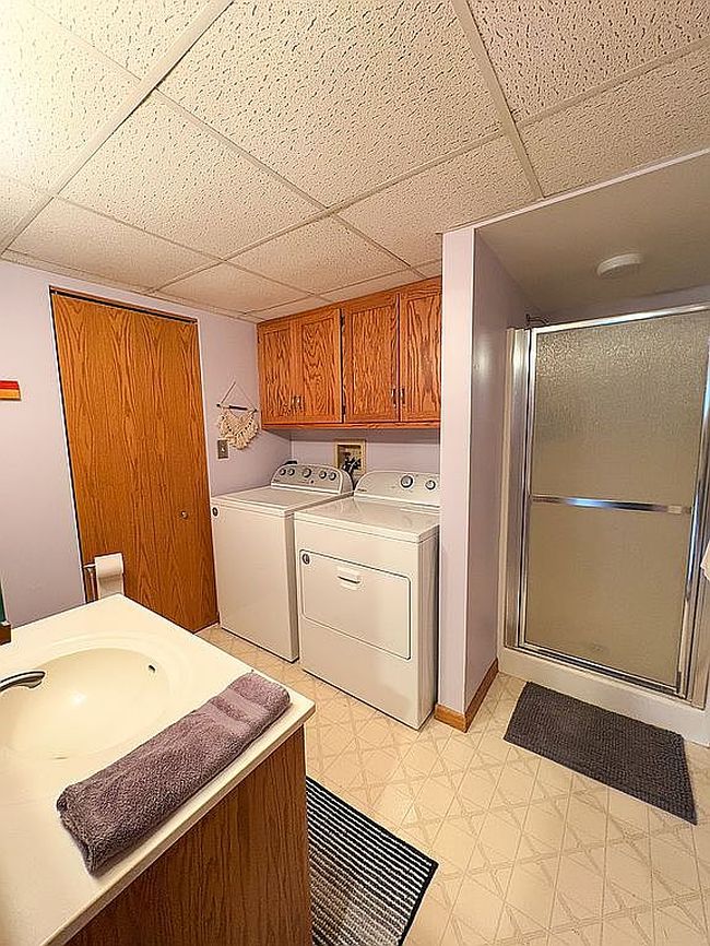 Preview of property located at 935 E Division St Apt 2D