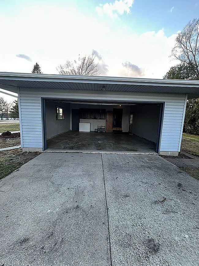 Additional photo 4 of property located at 718 E Center St