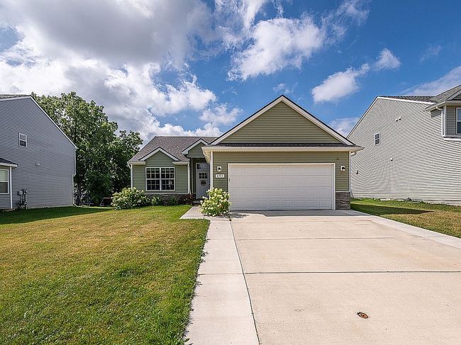Photo of 691 Goldfinch Ln, Milan, MI