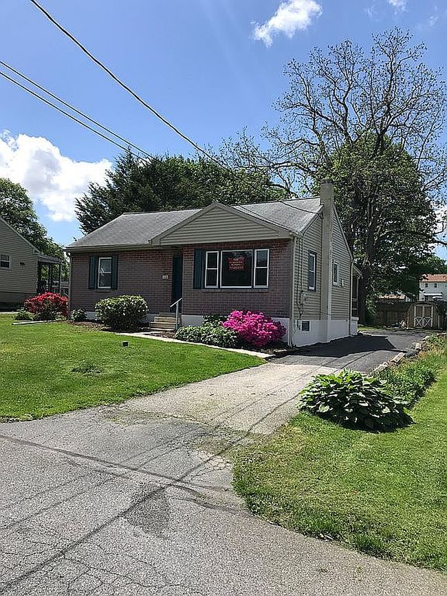 Photo of 116 Buttonwood Ln, Lancaster, PA