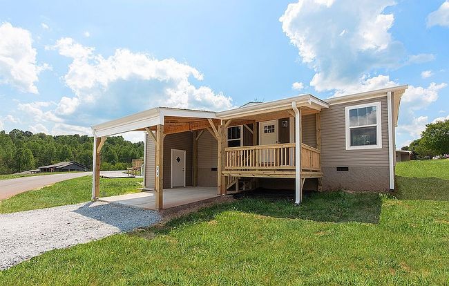 Photo of 44 E Emerald Ave, Franklin, NC