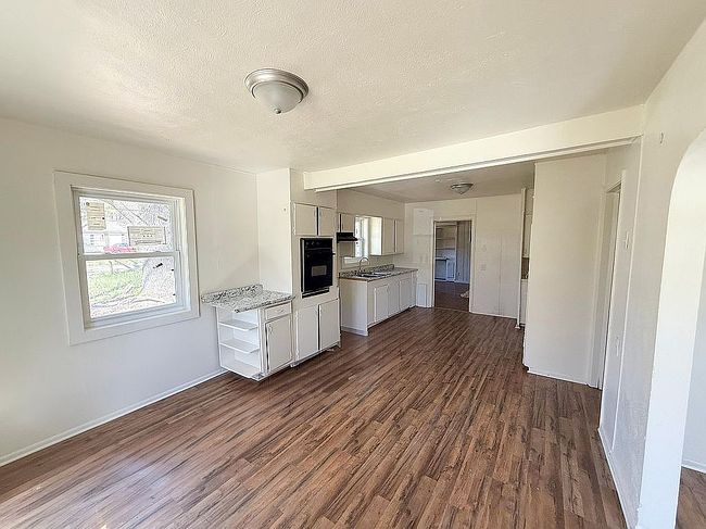 Image of 3250 Oak Forest Dr