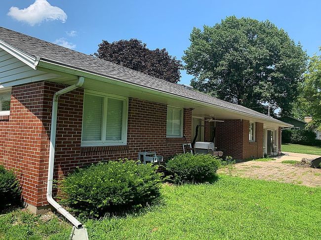 Photo of 7670 W Country Club Rd, Mattoon, IL