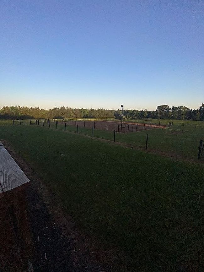 Image of 6833 Sturgeon Rd