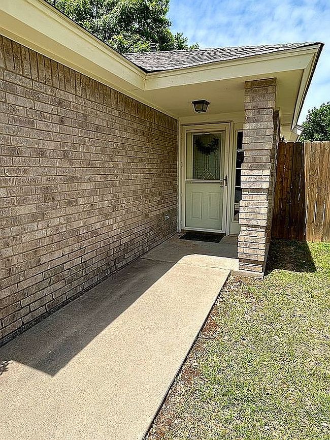 Photo of 5225 Oak Grove Blvd, San Angelo, TX