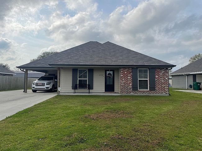 Image of 2584 Pineridge St