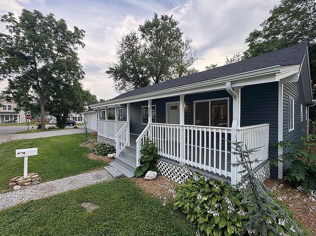 Photo of 330 Marshall Dr, Charlestown, IN