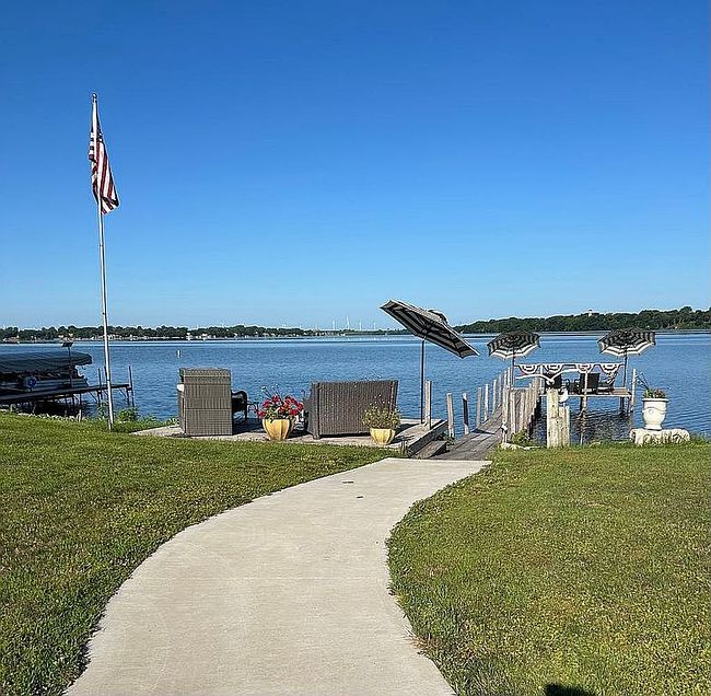 Photo of 506 S 2nd St, Lake Park, IA