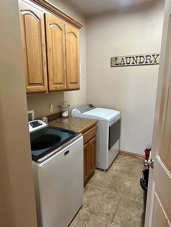 Photo of 913 Monroe Cir, Carl Junction, MO