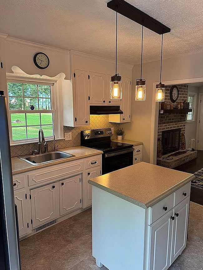 Photo of 14611 Leesville Rd, Evington, VA