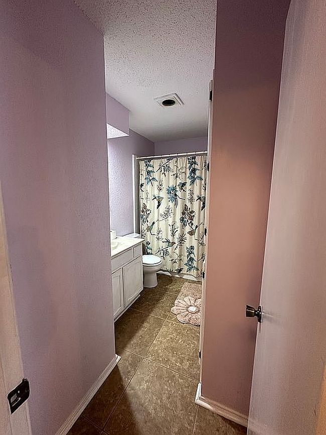 Photo of 400 Larchmont Way, Azle, TX