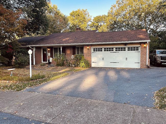 Photo of 105 Oak Dr