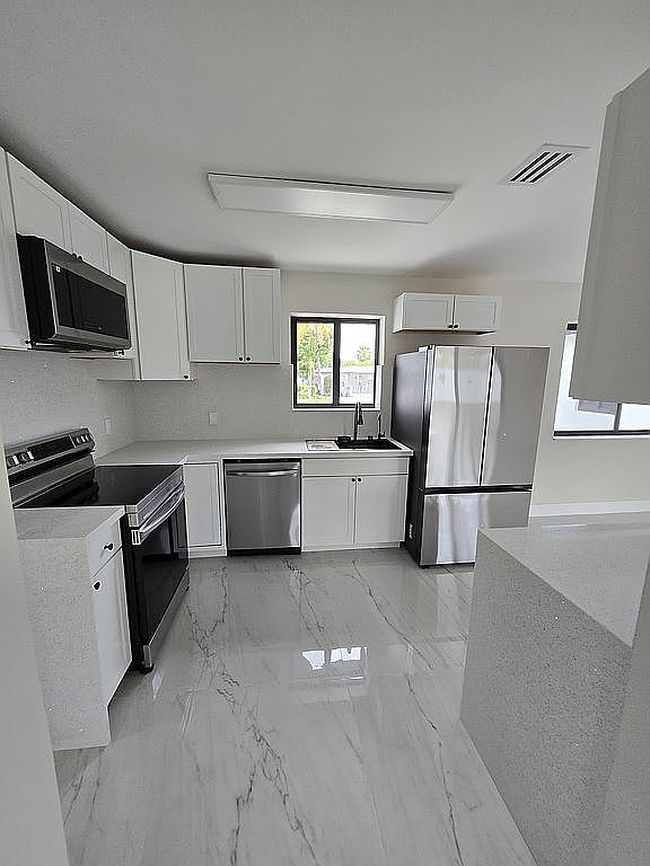 Photo of 721 Sw 5th Ct, Hallandale Beach, FL