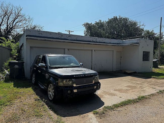 Photo of 119 W 11th Ave, Hutchinson, KS