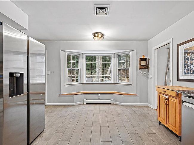 Photo of 33 Circle Dr, Shoreham, NY