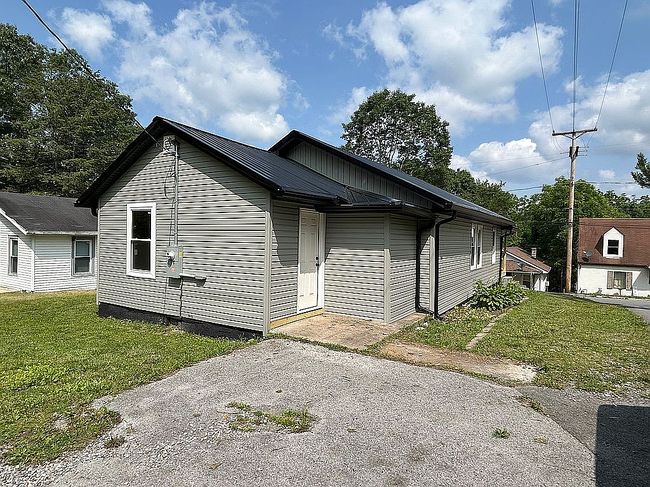 Photo of 222 Grove Ave, Beckley, WV