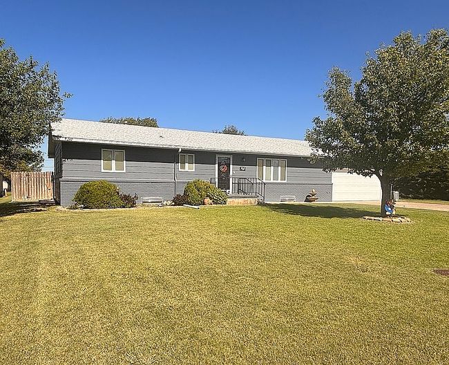 Photo of 707 Benton St, Jetmore, KS