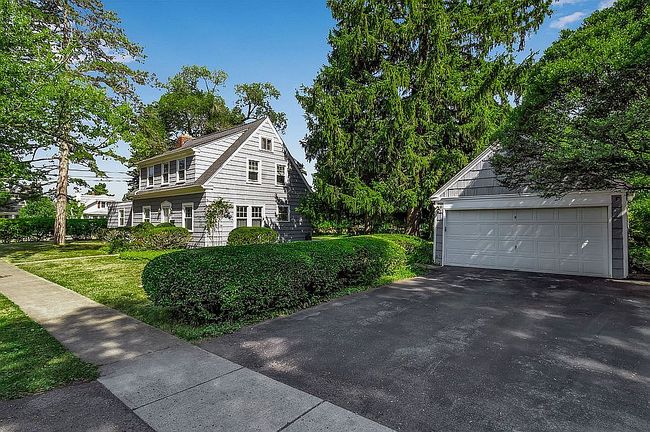Photo of 325 Mill St, Williamsville, NY