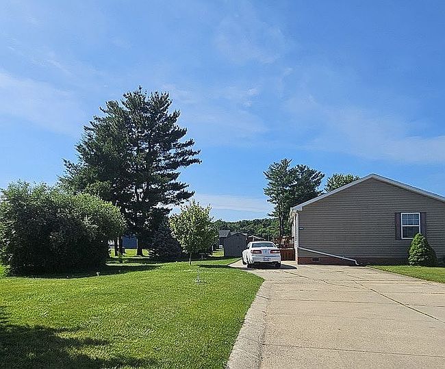 Photo of 2744 Harbour Ct #108, Lapeer, MI