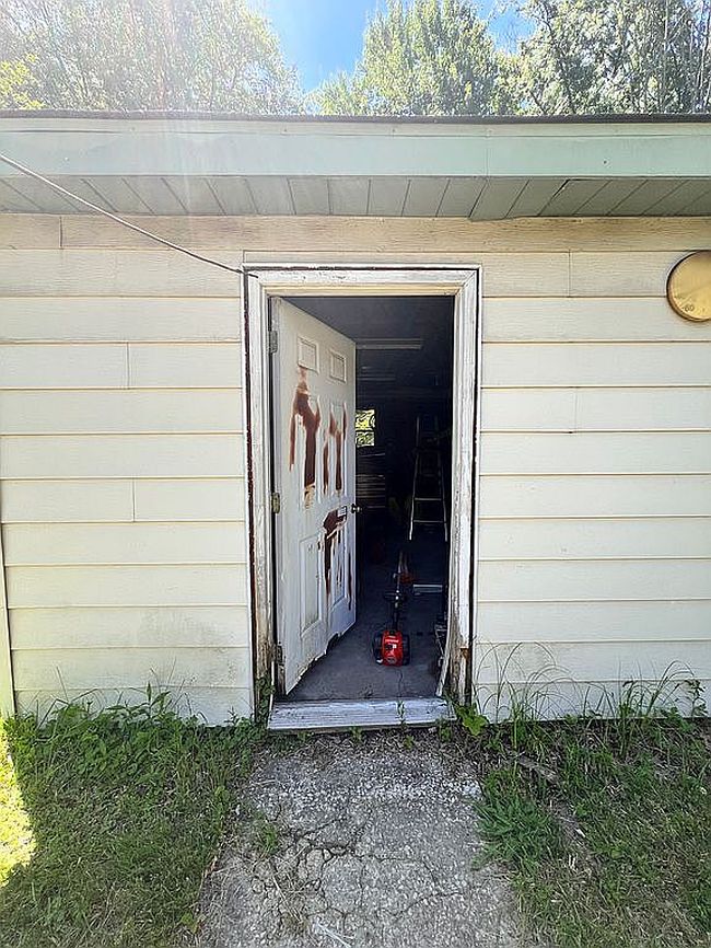 Photo of 9540 Root Rd, Columbia Station, OH