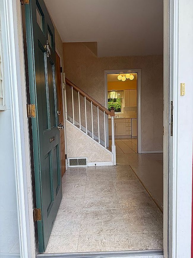 Photo of 3115 Bradley Rd, Westlake, OH
