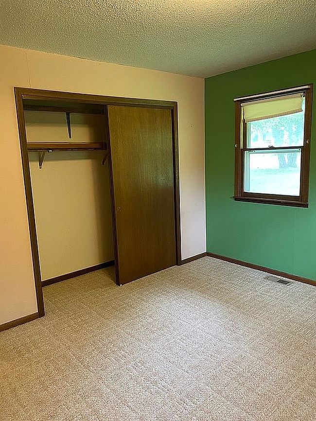 Photo of 608 S Ridge St, Yates Center, KS