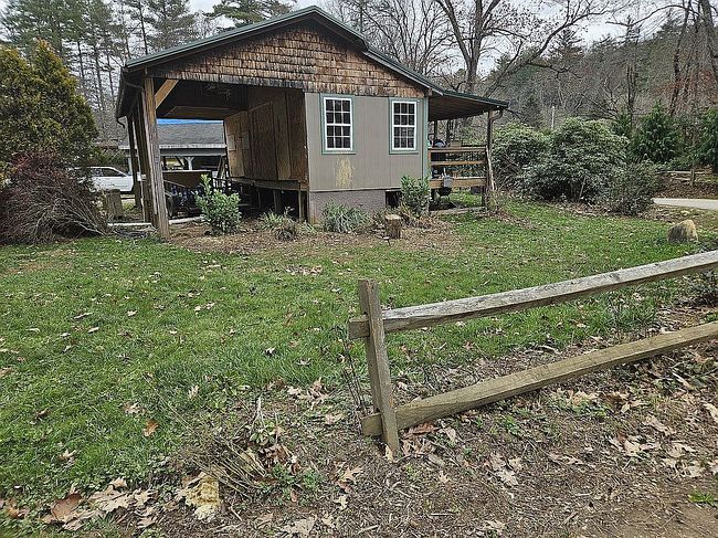 Photo of 190 River Rd, Newland, NC
