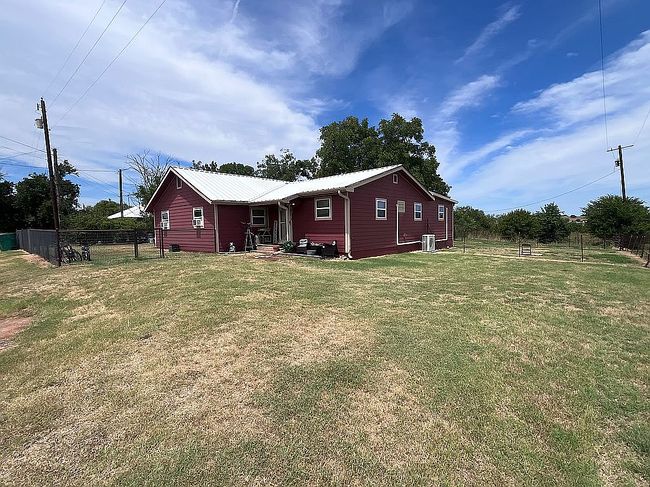 Photo of 802 Lincoln Ave, Newcastle, TX