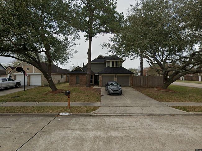 Photo of 702 Regency Ct, Friendswood, TX