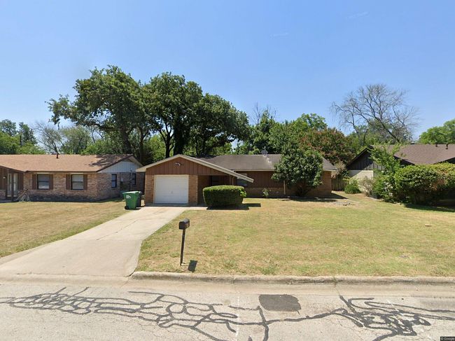 Photo of 3406 Bob O Link Ln, Denton, TX