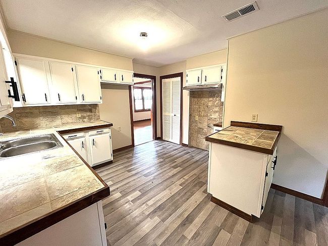 Image of 6139 N Williamsburg Rd