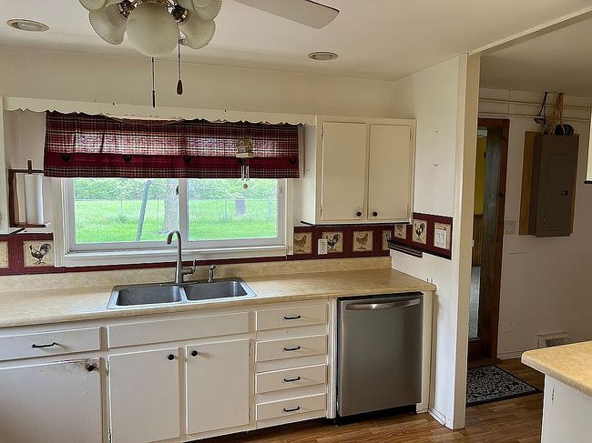 Image of 5799 Fairview Dr