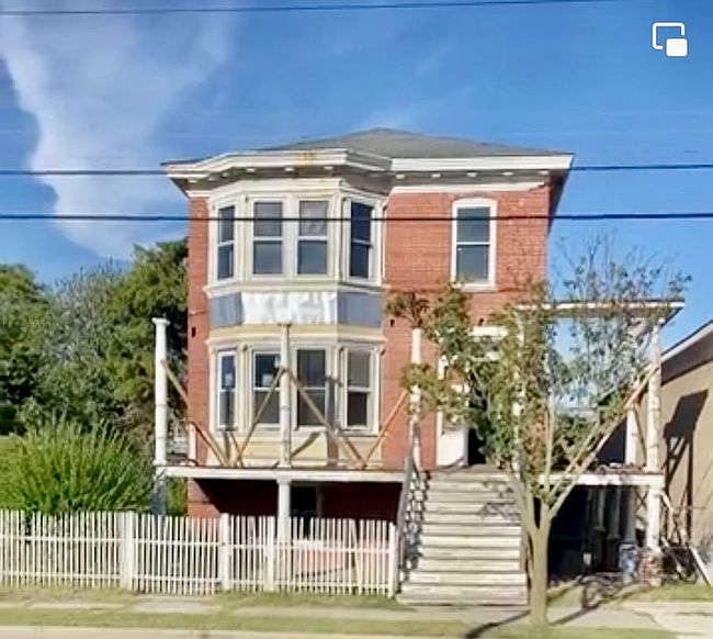 Image of 223 W Oak Ave