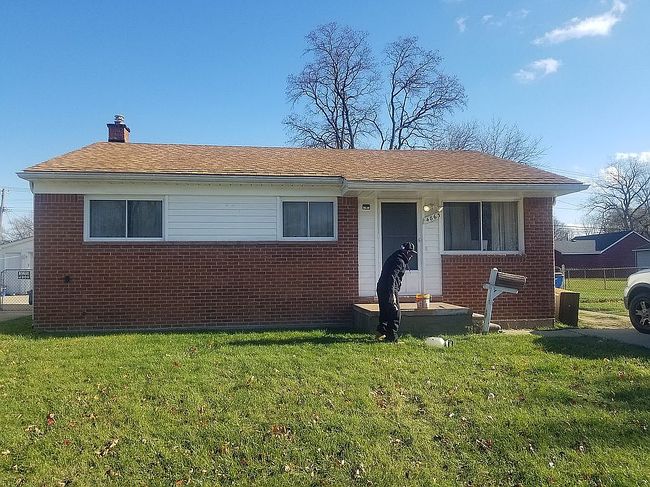Photo of 4863 Glenis St, Dearborn Heights, MI