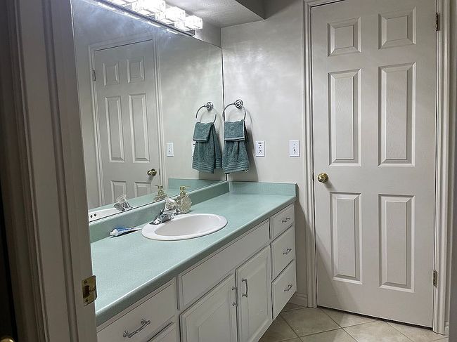 Additional photo 2 of property located at 2223 W Williamsburg Cir