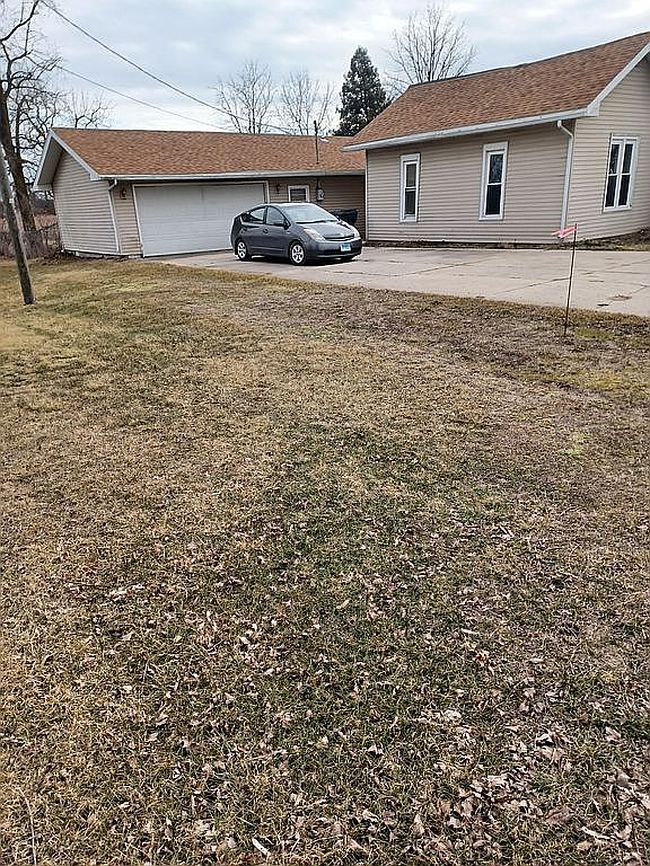 Image of 415 W Pleasant St