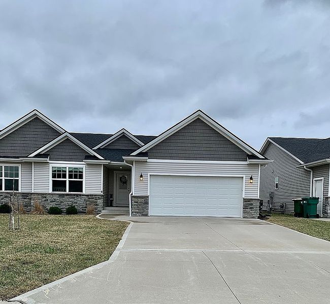 Photo of 606 W Stone St, Winterset, IA