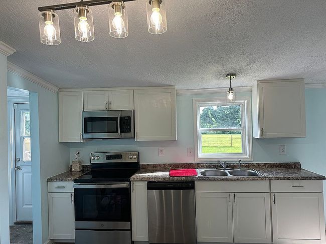Photo of 204 Kings Pkwy, Hubert, NC