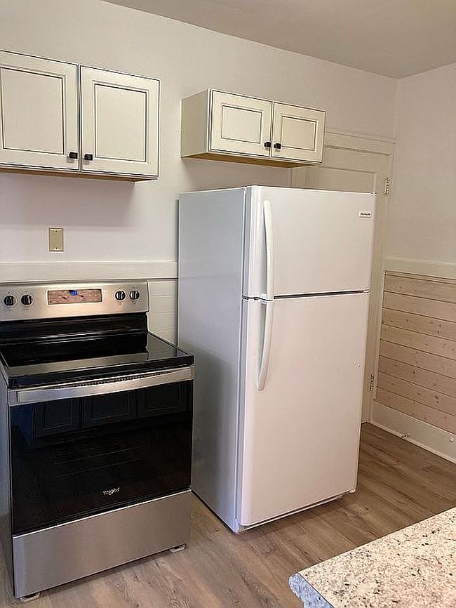 Additional photo 2 of property located at 649 W 21st St