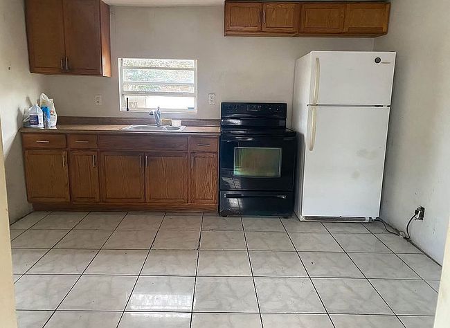 Preview of property located at 851 Sw 127th Pl #1