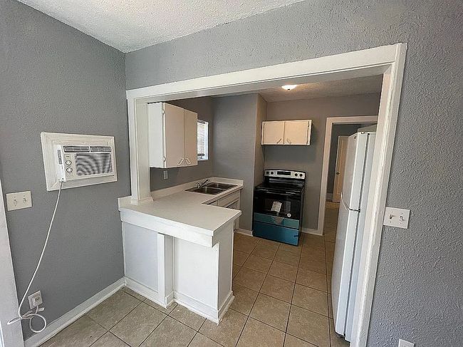 Additional photo 1 of property located at 230 6th St Ne