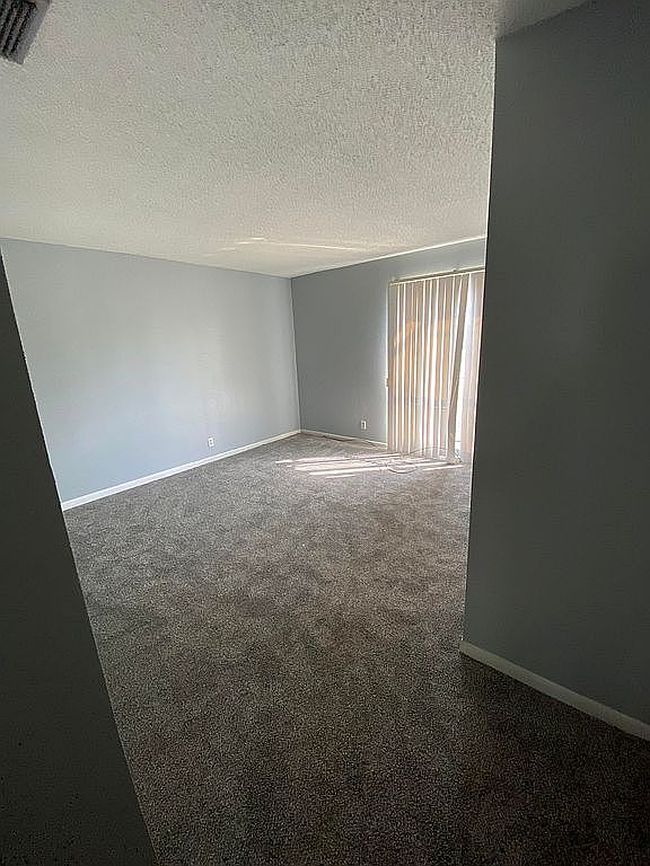 Additional photo 3 of property located at 533 Florida Cir S