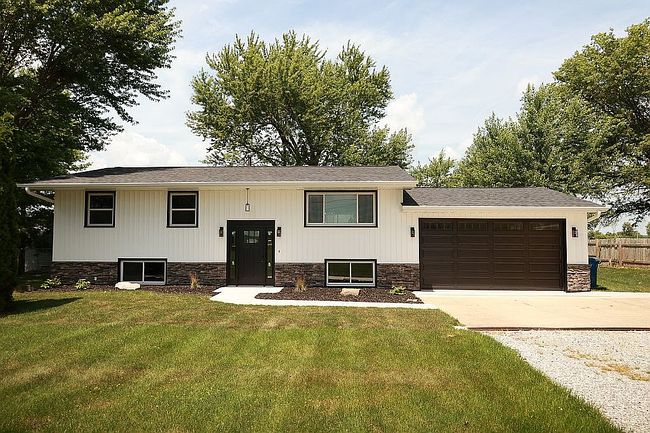 Photo of 9100 New Liberty Rd, Maysville, IA