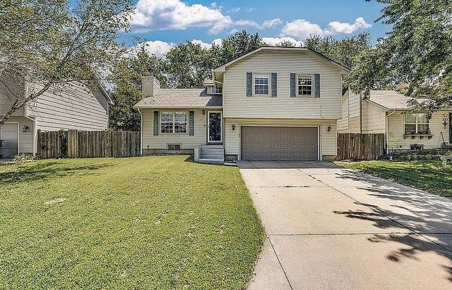 Photo of 229 W Village Lake Dr, Derby, KS