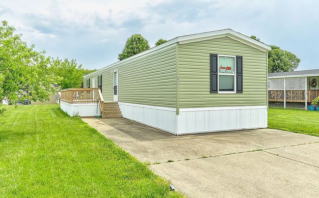 Photo of 2430 Long Point Dr, Evansville, IN