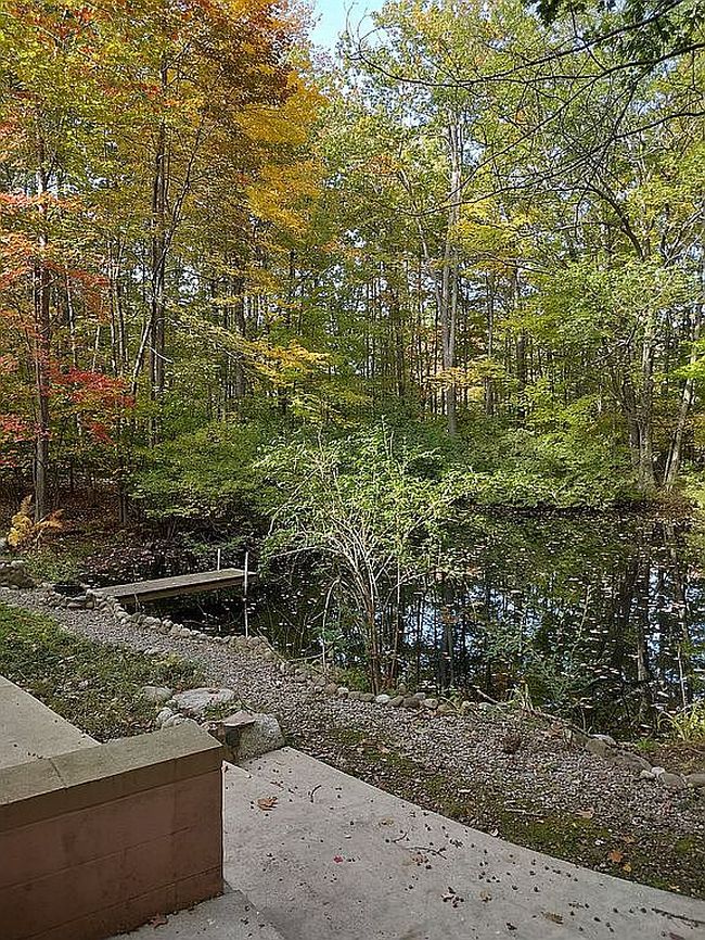 Photo of 405 Crestview Rd, Houghton Lake, MI